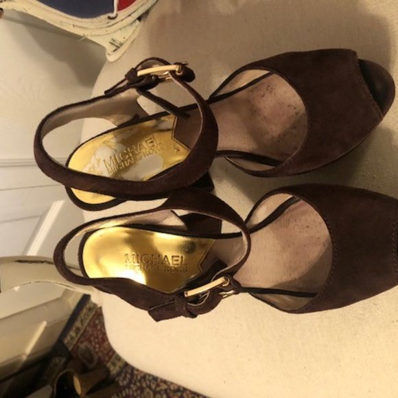 MICHAEL KORS LONDON BROWN SUEDE PLATFORM 6 1/2 - Picture 2 of 5